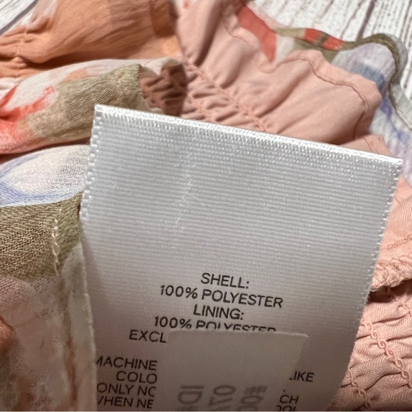 EXPRESS Floral Puff Sleeve Smocked Top - Picture 11 of 16